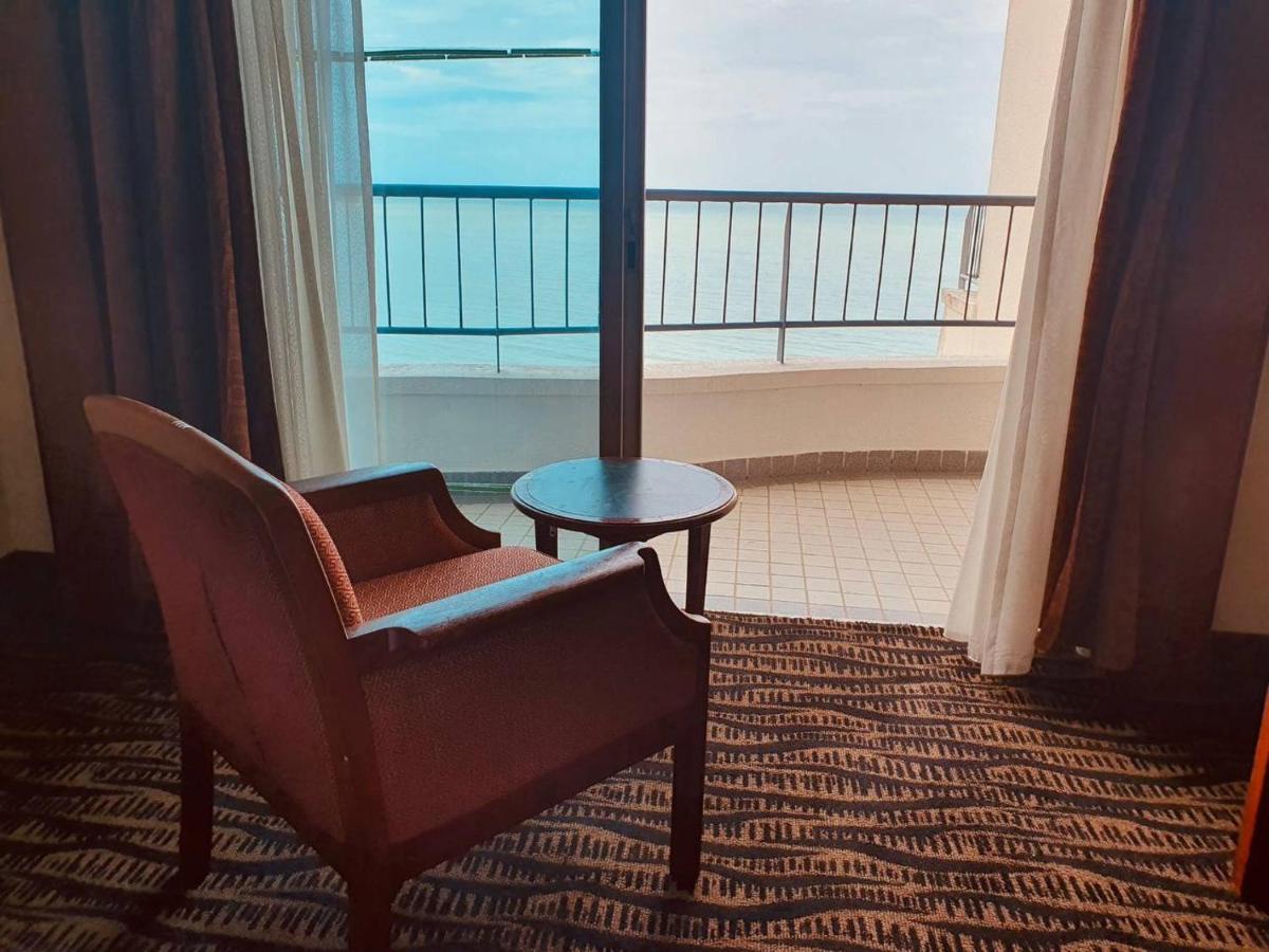 Romantic Couple Suite + Beach-Front Balcony Tanjung Bungah  Exterior foto