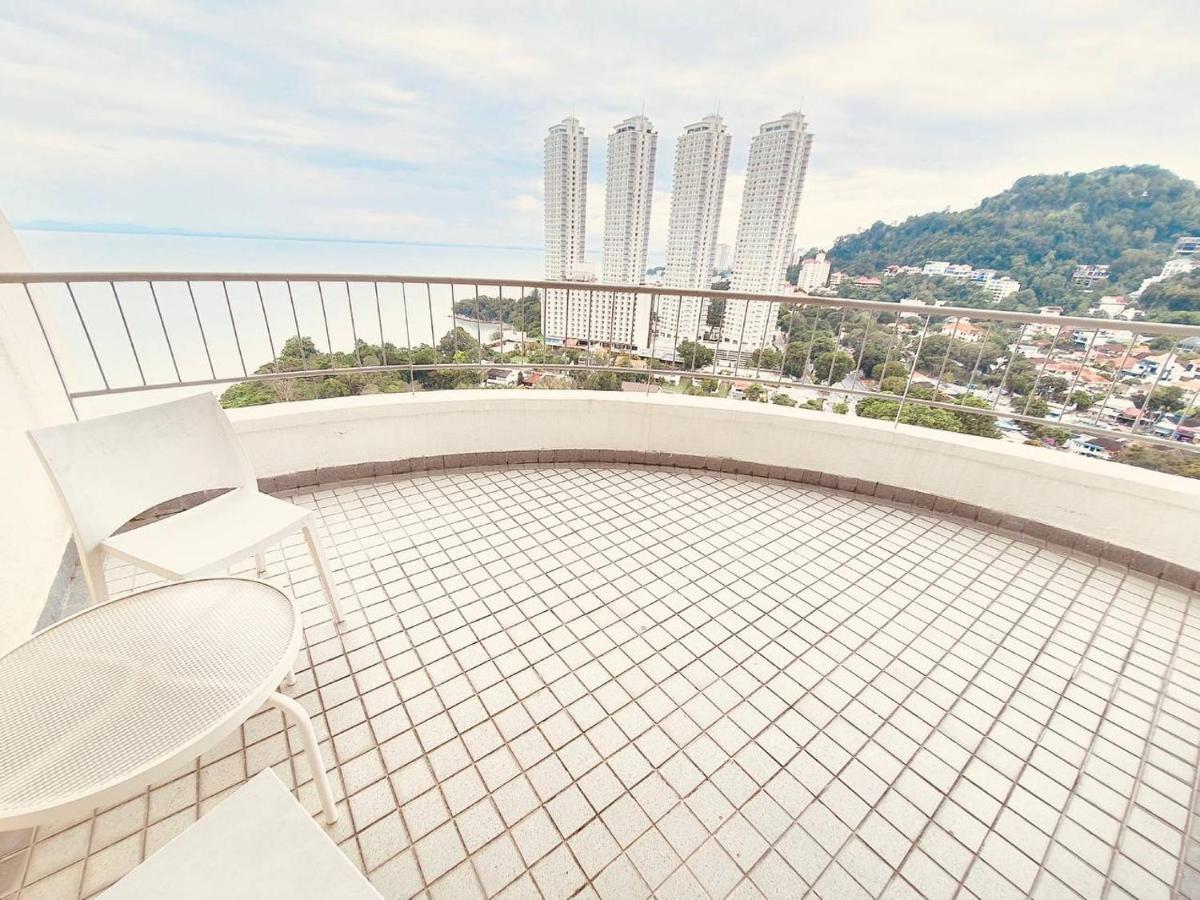 Romantic Couple Suite + Beach-Front Balcony Tanjung Bungah  Exterior foto