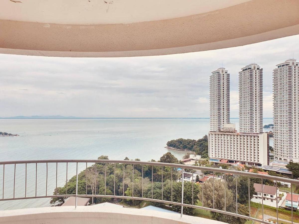 Romantic Couple Suite + Beach-Front Balcony Tanjung Bungah  Exterior foto