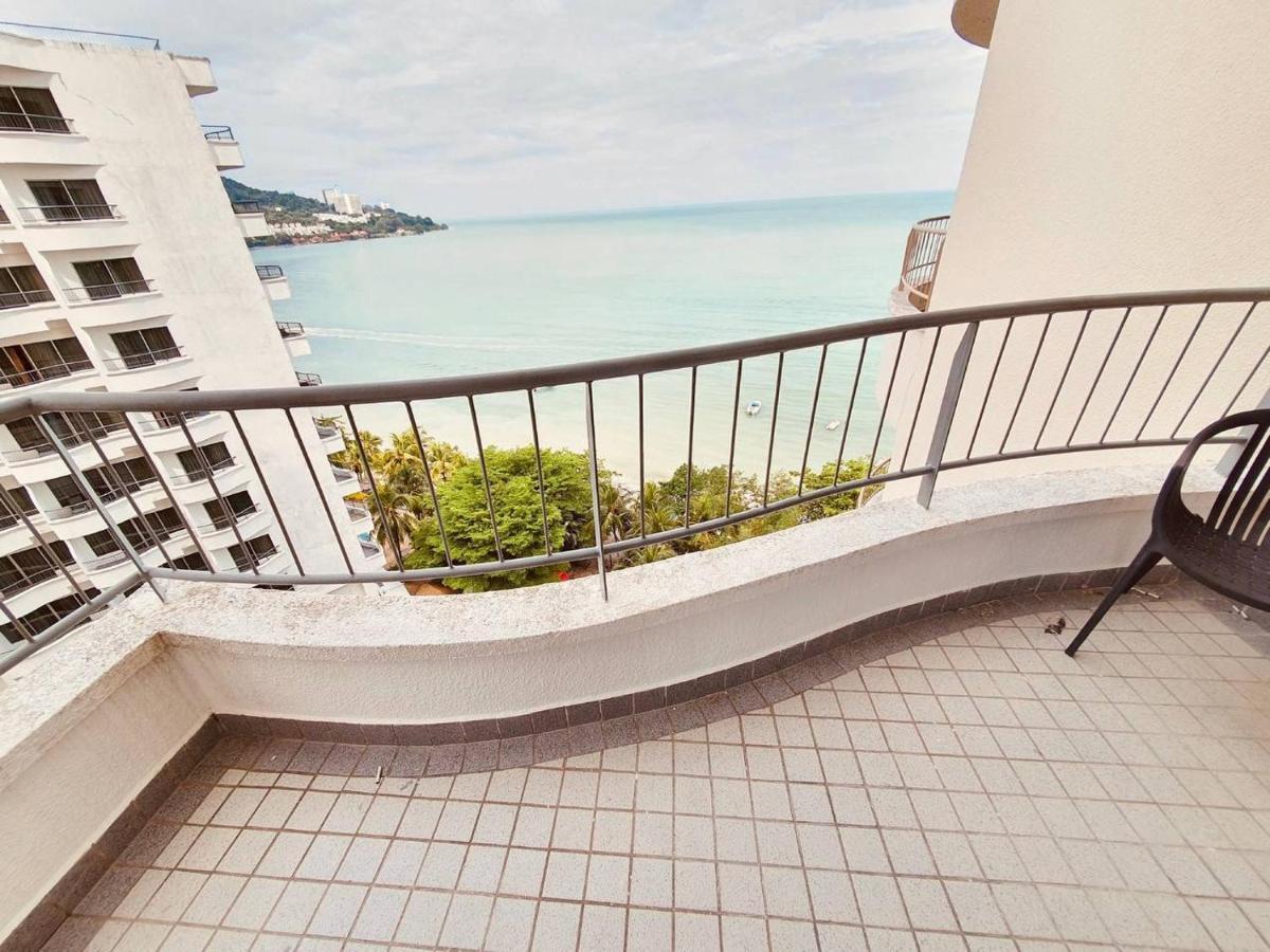 Romantic Couple Suite + Beach-Front Balcony Tanjung Bungah  Exterior foto