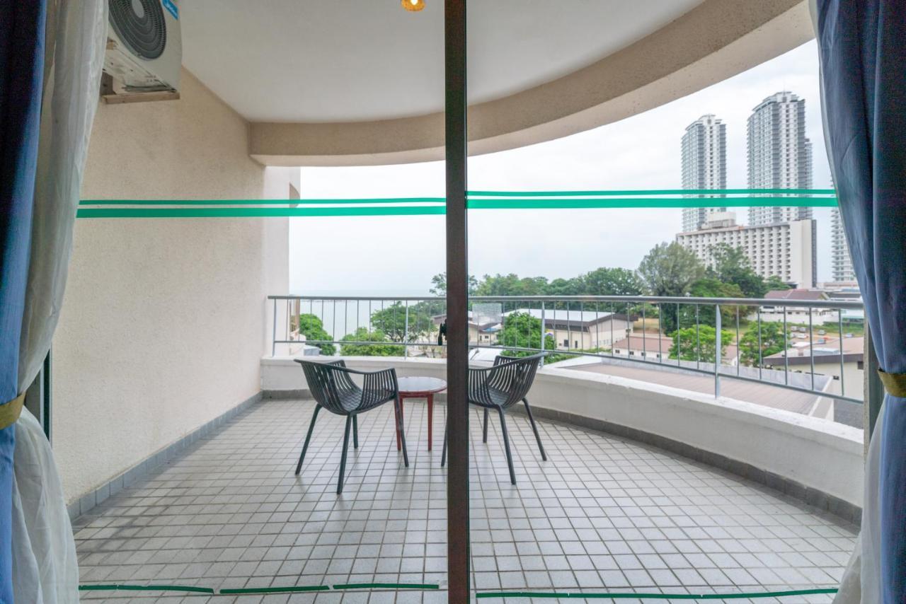 Romantic Couple Suite + Beach-Front Balcony Tanjung Bungah  Exterior foto