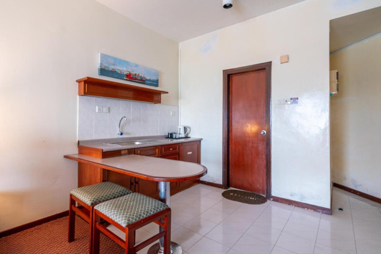 Romantic Couple Suite + Beach-Front Balcony Tanjung Bungah  Exterior foto