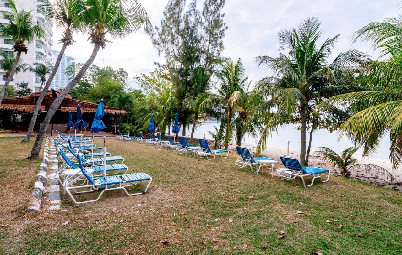 Romantic Couple Suite + Beach-Front Balcony Tanjung Bungah  Exterior foto