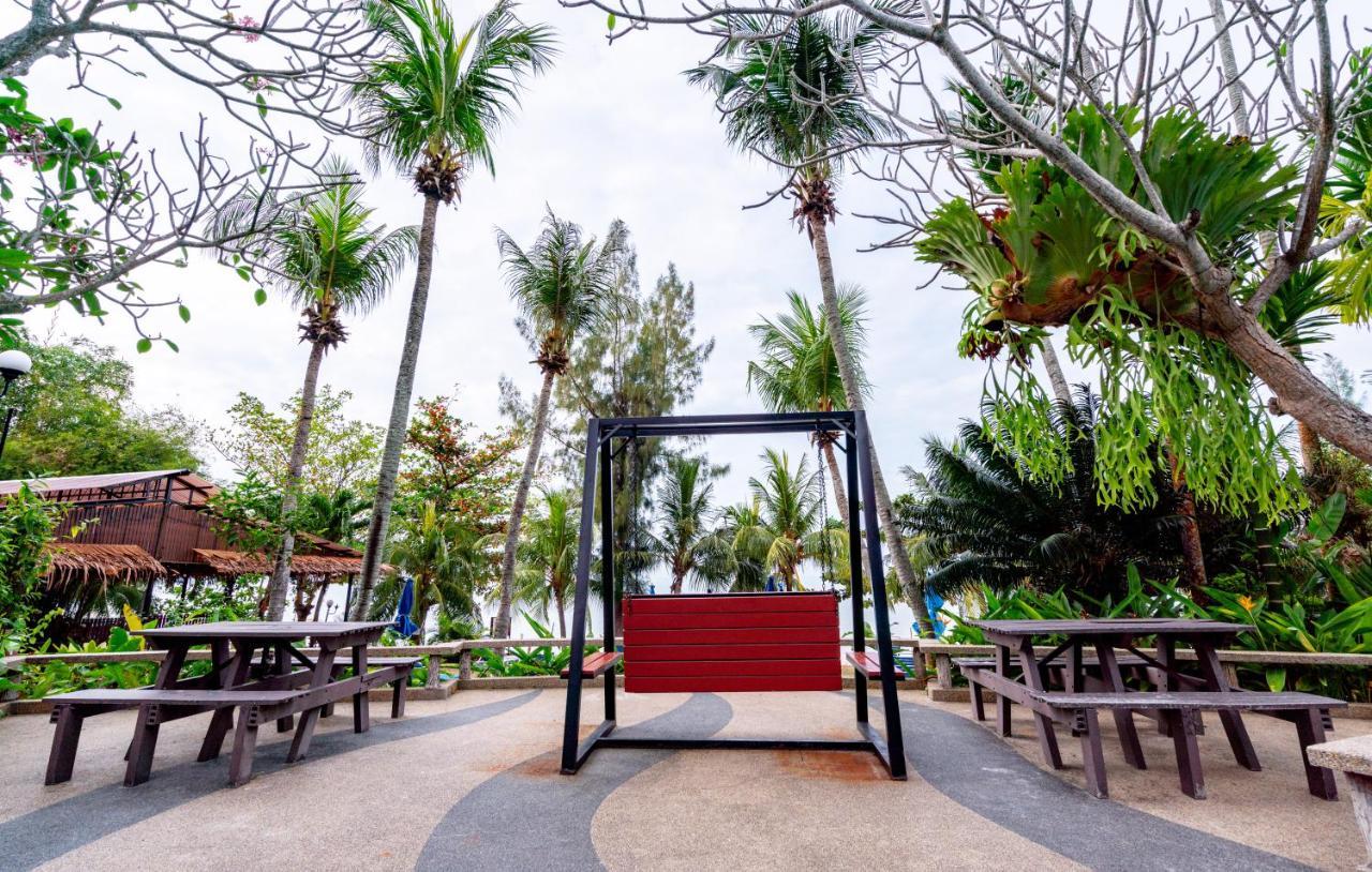 Romantic Couple Suite + Beach-Front Balcony Tanjung Bungah  Exterior foto