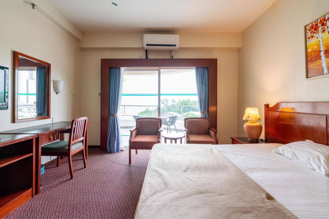 Romantic Couple Suite + Beach-Front Balcony Tanjung Bungah  Exterior foto