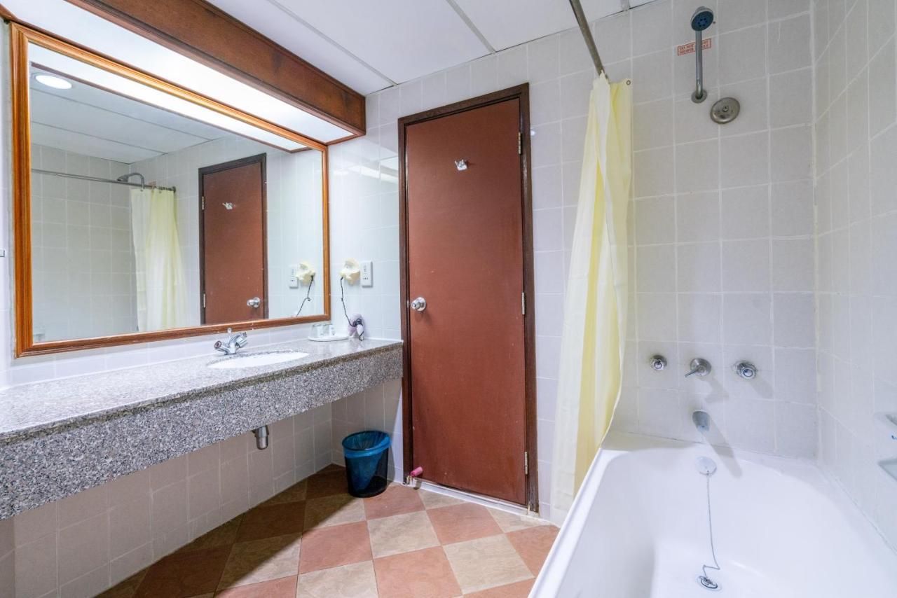 Romantic Couple Suite + Beach-Front Balcony Tanjung Bungah  Exterior foto